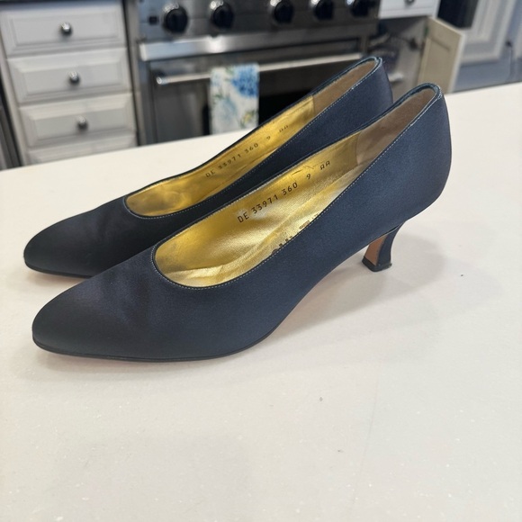 Salvatore Ferragamo Italy Women’s Navy Blue Satin Heels Size 9 Excellent! - Picture 12 of 14